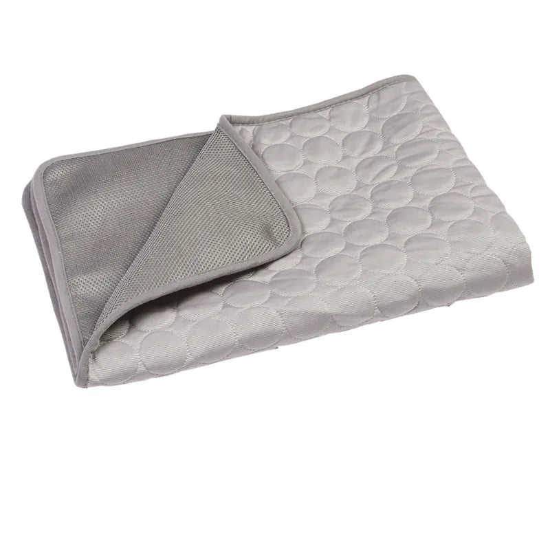 Livraison gratuite Tapis rafraîchissant pour animaux de compagnie, accessoire d'été, pour chiens et chats, canapé, respirant, lavable, pour les petits, moyens et grands chiots et chatons, pour voiture - Élite Canine Shop ChicCanin